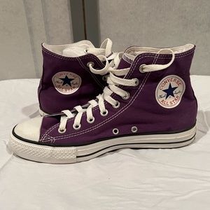LIKE NEW Purple Converse Chuck Taylor 9 Woman’s (7 mens)